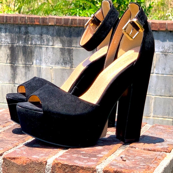 Black Platform Heel w/ Strap - Picture 3 of 3